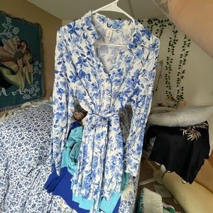 h&m blue and white floral button down shirt dress